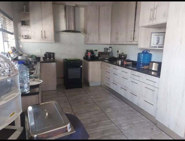 3 BEDROOM HOUSE FOR SALE IN ARBORETUM